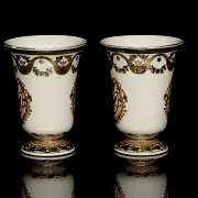 Pareja de jarrones de porcelana 