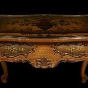 Mesa baja de madera estilo Luis XV, s.XX