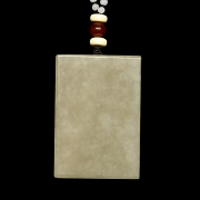 Colgante con placa de jade 