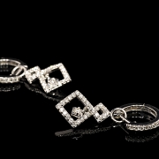 Pendientes colgantes en oro blanco de 18k y diamantes