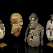 Cuatro piezas de arte tribal africano, s.XX