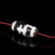 Two-color carved agate Dzi bead, Tang dynasty
