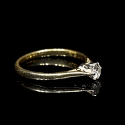 Solitario de oro amarillo de 18K y diamante
