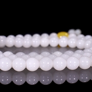 Collar mala de ciento ocho cuentas de jade blanco, dinastía Qing