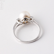 圆白珍珠配钻石18k白金戒指 - 1