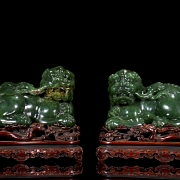 Pareja de figuras de jade verde espinaca 