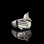 Anillo de oro blanco de 18 kt con diamantes