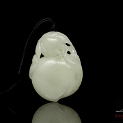 Jade pendant ‘Peach’, Qing dynasty