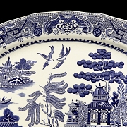 椭圆柳纹图案托盘，十九世纪