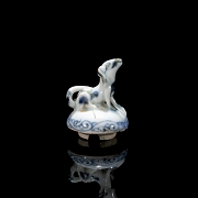 Jarra de vino de porcelana azul y blanca 