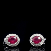 Pendientes en oro blanco de 18K con rubíes y diamantes