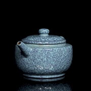 Tetera de cerámica con esmalte azul moteado