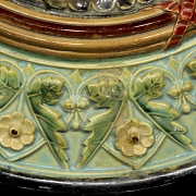 Large majolica portrait dish, 19th century - 5
