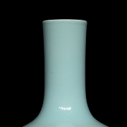 Jarrón de porcelana azul celeste, con sello Yongzheng