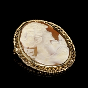 Broche de oro amarillo de 9 k con camafeo 