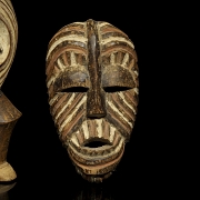 Tres tallas de madera tradicionales del arte tribal africano, s.XX