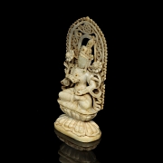 Figura de jade blanco “Buda Maitreya celestial”, dinastía Tang