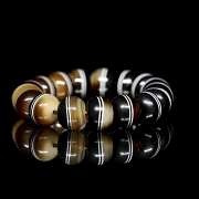 Agate bead bracelet, 20th century