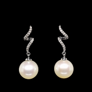 Pendientes perlas en oro blanco de 18 kt y diamantes