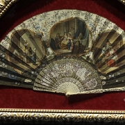 Abanico pericón de hueso con abaniquera,