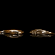 Pareja de figuras de bronce