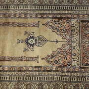 Alfombra oriental pakistaní de Cachemira, ca. 1983