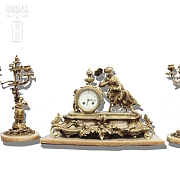 Reloj sobremesa y candelabros - 2