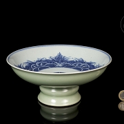 Cuenco con pie de porcelana 