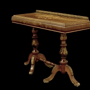 Consola de madera de nogal y marquetería, s.XIX