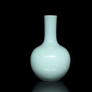 Jarrón de porcelana azul celeste, con sello Yongzheng