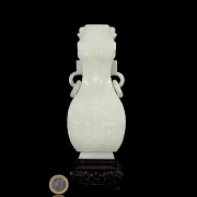 Jarrón de jade blanco Hetian con taotie, dinastía Qing