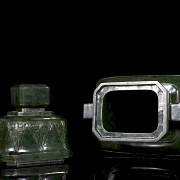 Pareja de jarrones de jade verde espinaca, con sello Qianlong