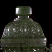 Jarrón de jade verde espinaca de Hetian, dinastía Qing