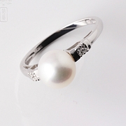 18k白金镶钻石配圆白珍珠戒指 - 1