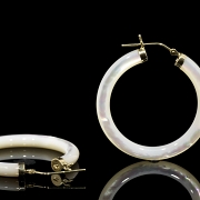 Pendientes de aro en oro amarillo de 18k con nácar