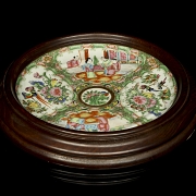 Cantonese porcelain dish with wooden frame, 20th century - 7