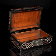 Lacquered wooden box ‘‘Scrolls’’, with Qianlong seal - 6