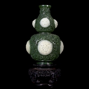 Jarrón Hulu de jade de Hetian blanco y verde espinaca, dinastía Qing