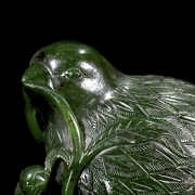 Figura de jade verde espinaca