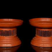 Dos soportes de madera lacada, Birmania, S.XX - 1