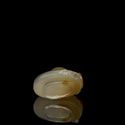 Carved agate “Bat” snuff bottle, Qing dynasty - 4