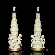 马尼塞斯陶瓷灯具一对，题为《天使》，20世纪