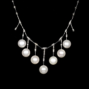 Collar de oro blanco de 18k con perlas y diamantes