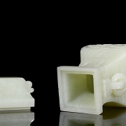 Jarrón de jade blanco Hetian con taotie, dinastía Qing