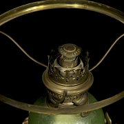 Pareja de quinqués de vidrio y bronce Art Noveau, Europa, c. 1900