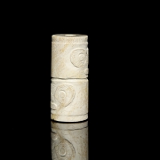 Carved jade pendant ‘Chicken bone’, Liangzhu culture - 1