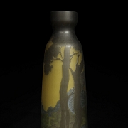 Jarrón de vidrio camafeo, estilo Art Noveau, firmado Lavieh, c. 1900
