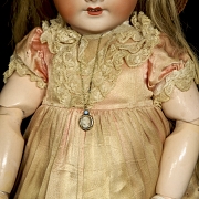 Muñeca de porcelana UNIS France, con sello