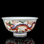Cuenco de porcelana con esmalte wucai 