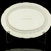 椭圆柳叶纹蓝瓷托盘，十九世纪